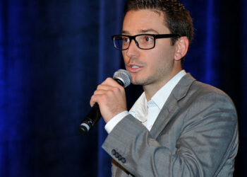 وزير العدل يقوم بتعيين صديقه قاضياً في كيبيك