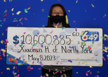 امرأةٌ تربح أكثر من 10 مليون دولار في سحب يانصيب