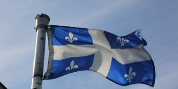 مدن كيبيك ثنائية اللغة مصممة على الاحتفاظ بحق العمل باللغتين الإنكليزية والفرنسية