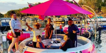 يمكنك استئجار هذه القوارب وإقامة حفلاء الشواء المميزة بالقرب من مونتريال هذا الصيف