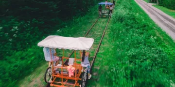 استمتع بركوب قطار الدراجات على طول شاطئ بحيرة كيبيك هذا الصيف