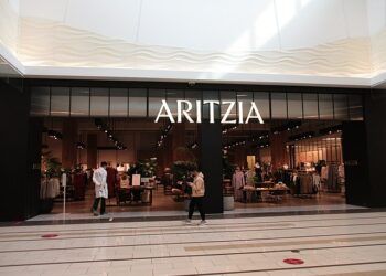 Aritzia تقدم تخفيضات كبيرة تصل إلى 50٪ على منتجاتها المعروفة التي لا تخضع للتخفيضات أبداً