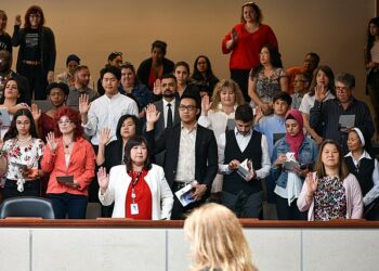 استطلاع رأي: معظم الكنديين سيرسبون في اختبار الحصول على الجنسية