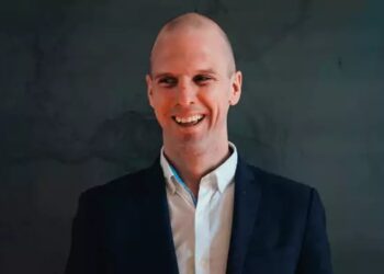 تعليق الترخيص لوكيل عقاري معروف بسبب تلاعبه بالعروضات