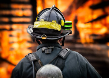 إخلاء 3 مساكن بعد حريق ضخم في “Mile End” في مونتريال صباح اليوم