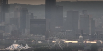 إصدار تحذير آخر من الضباب الدخاني لمنطقة مونتريال مع استمرار حرائق الغابات