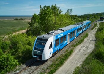 أول قطار هيدروجين لنقل الركاب في أمريكا الشمالية يبدأ من كيبيك