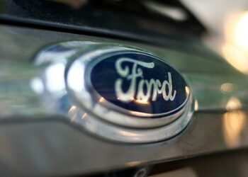 شركة Ford تستدعي أكثر من 140 ألف سيارة لأسباب تتعلق بالسلامة