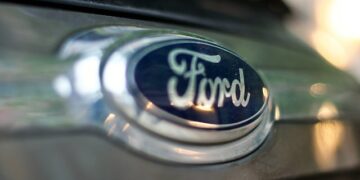 شركة Ford تستدعي أكثر من 140 ألف سيارة لأسباب تتعلق بالسلامة