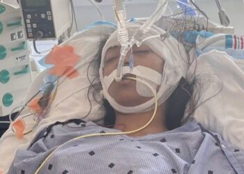 بعد أن صدمتها سيارة …فتاة صغيرة عمرها 10 أعوام تستيقظ من غيبوبة دامت 5 أسابيع