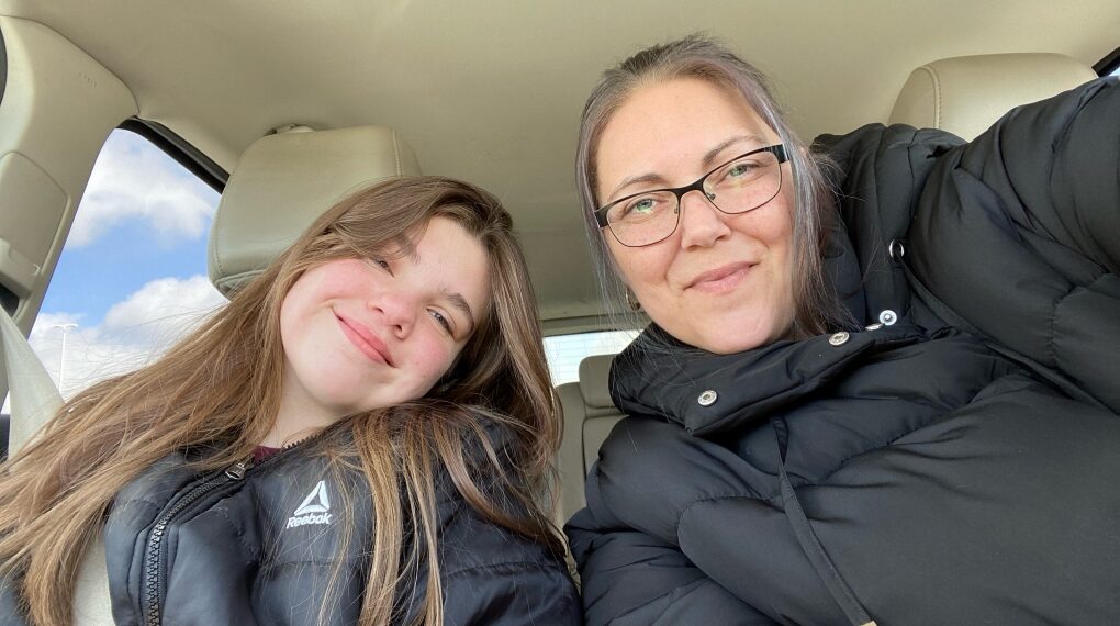 سائق حافلة يوبّخ طلاب من ذوي الاحتياجات الخاصة لتحدثهم باللغة الإنكليزية