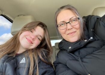 سائق حافلة يوبّخ طلاب من ذوي الاحتياجات الخاصة لتحدثهم باللغة الإنكليزية