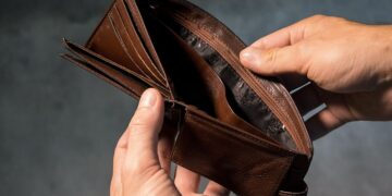 Equifax: المزيد من الكنديين يتخلفون عن سداد مدفوعاتهم ويغرقون أكثر في الديون