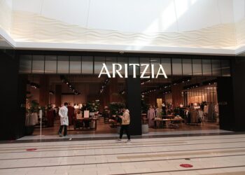تخفيضات كبيرة لدى Aritzia مع خصم يصل إلى 70٪ على ملابس الربيع والصيف الرائعة