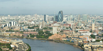 الحكومة الكندية تمنح مواطنيها فرصة مميزة للعمل في بريطانيا من خلال اتفاقية جديدة