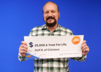 رجل محظوظ يربح 25 ألف دولار سنوياً مدى الحياة