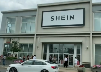 افتتاح متجر Shein في مونتريال ومئات المتسوقين كانوا بالإنتظار