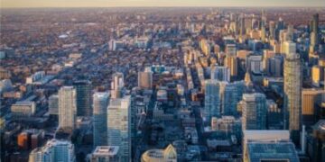 خبراء اقتصاديون: الإيجارات المرتفعة وتكاليف الإسكان تعرقل النجاح المستقبلي للمدن الكندية