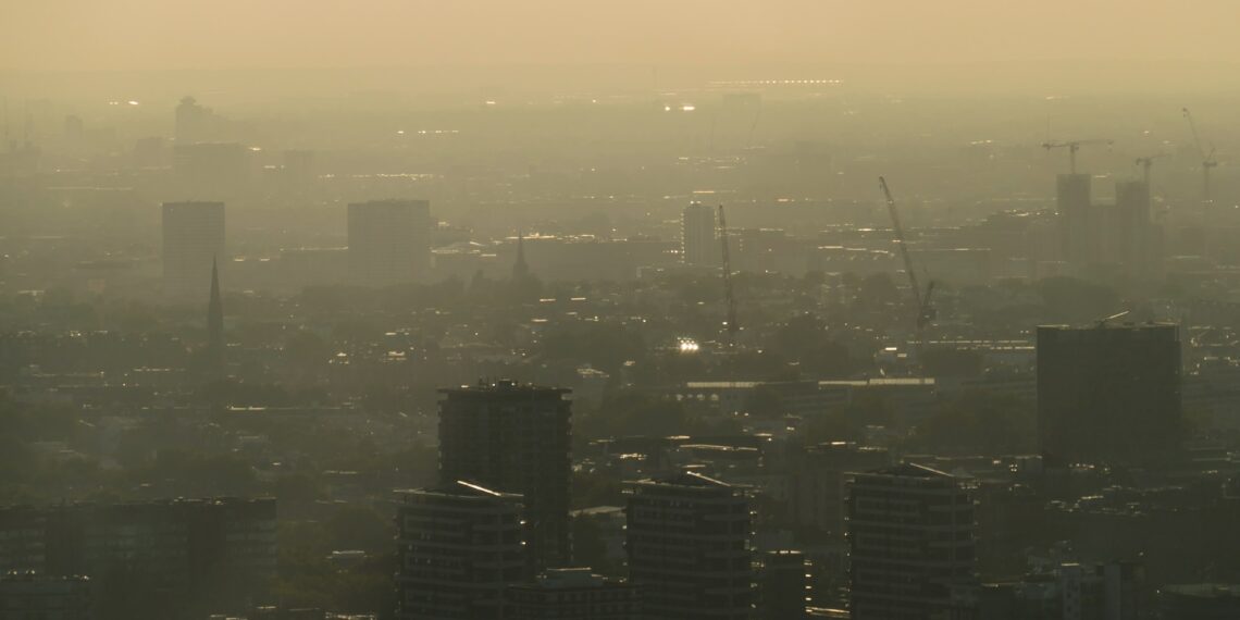 إصدار تحذيرات من الضباب الدخاني في مونتريال