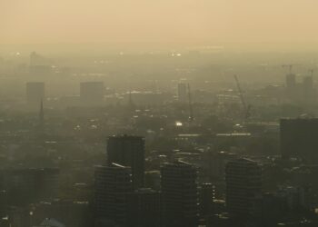 إصدار تحذيرات من الضباب الدخاني في مونتريال