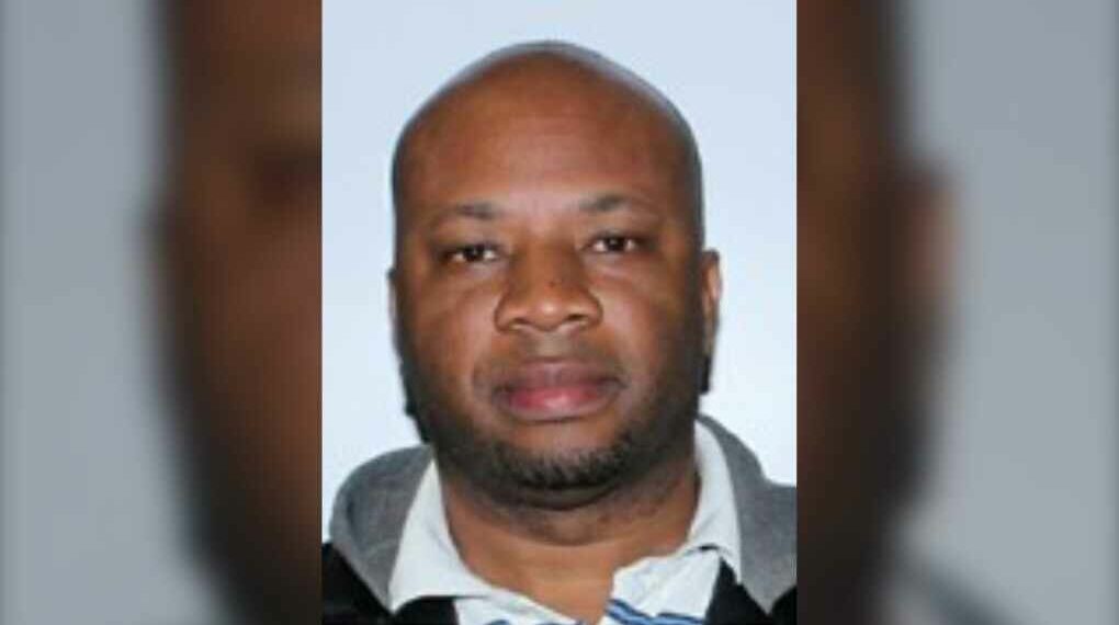 شرطة كيبيك (SQ) تعتقل رجلاً بتهم الاعتداء الجنسي