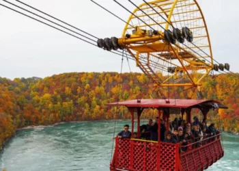 6 رحلات مذهلة بالتلفريك يمكنك الاستمتاع بها في أونتاريو