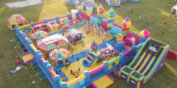 أكبر منتزه ترفيهي قابل للنفخ في العالم في مونتريال هذا الصيف