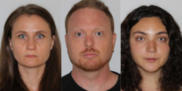 إلقاء القبض على 3 أشخاص لتورطهم في عمليات سرقة وتصدير السيارات