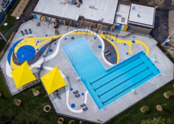 افتتاح مسبحين جديدين في لافال