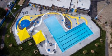 افتتاح مسبحين جديدين في لافال