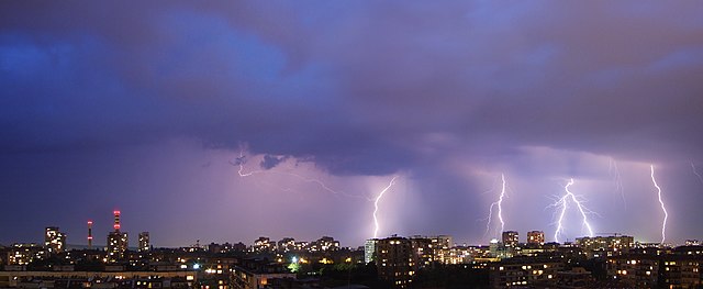 نصائح حول الأمان من الصواعق والعواصف الرعدية يمكن أن تنقذ حياتك