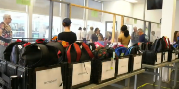 Opération Sac à dos برنامج يساعد العائلات على تحمّل زيادة تكاليف العودة إلى المدرسة