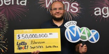 “نسيم فتوح ” يربح 50 مليون دولار في اليانصيب