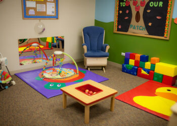 ما هي تبعات إيقاف المساعدات الحكومية المخصصة لدور الرعاية النهارية في أمريكا؟