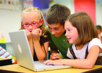 5 أسئلة يمكن طرحها على الأطفال بعد المدرسة من شأنها أن تعزز قدرتهم على التواصل والتطور