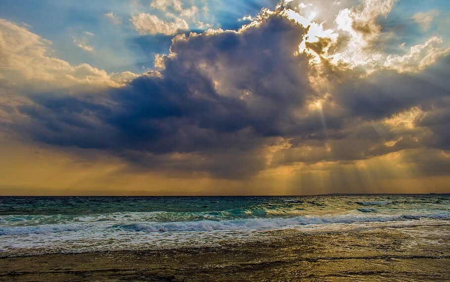 أجواء ماطرة ودرجات حرارة منخفضة في توقعات طقس ديترويت للأيام العديدة المقبلة