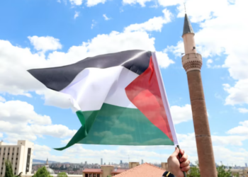 تشييع الطفل الفلسطيني الذي قُتل طعنا بجريمة كراهية بأميركا