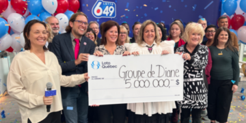 28 من زملاء العمل يتقاسمون جائزة Lotto 6/49 بقيمة 5 ملايين دولار