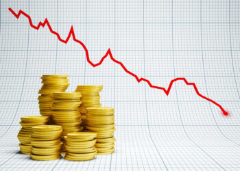 العائلات الأمريكية تواجه خطر الوقوع في “دوامة الهلاك المالي”