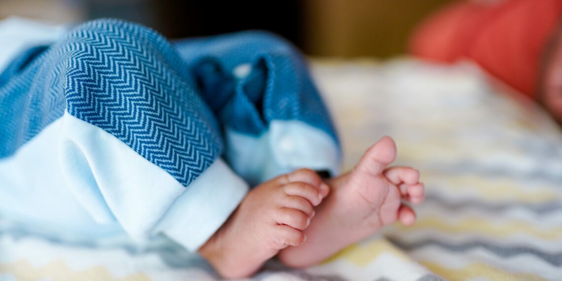 إليك أفضل الطرق التي قد تساعدك على تحمل تكاليف رعاية أطفالك