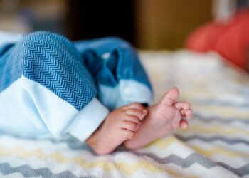 إليك أفضل الطرق التي قد تساعدك على تحمل تكاليف رعاية أطفالك