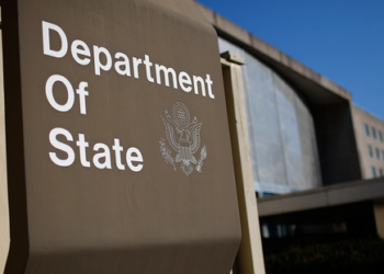 الخارجية الأمريكية تطلب مغادرة الموظفين غير الأساسيين في إسرائيل