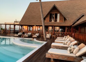 قائمة ببعض المنتجعات الساحرة التي لا تُنسى في أمريكا وفقاً لخبراء السفر