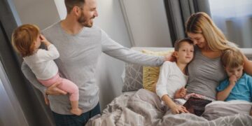 تقرير جديد : تكلفة تربية طفلين في كندا تصل إلى نصف مليون دولار