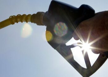 أسعار الوقود في ميشيغان مستمرة في الانخفاض إلى أدنى مستوياتها منذ مايو/أيار