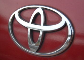 بطاريات جديدة من تويوتا مع مدى يصل إلى 745 ميلاً ووقت شحن مدته 10 دقائق