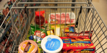 أداة جديدة عبر الإنترنت لمساعدة الكنديين في تتبع أسعار المواد الغذائية