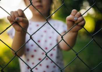 مشروع قانون جديد يستهدف إنشاء محاكم خاصة بالمهاحرين الأطفال غير المصحوبين بذويهم