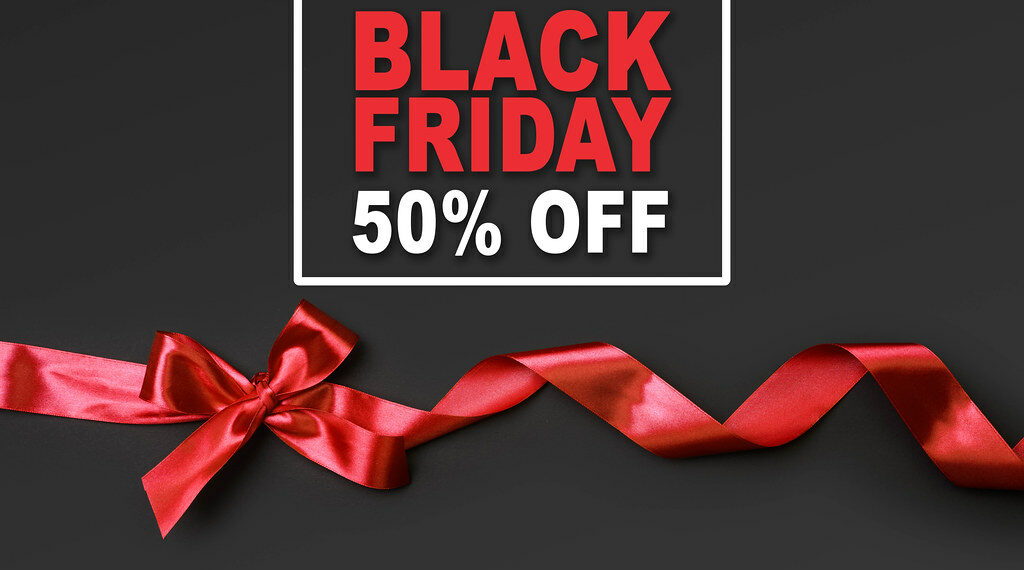 خبراء: التسوق في يوم الجمعة السوداء قد يبدو مختلفاً هذا العام مع الإنخفاض الكبير في معدل الإنفاق