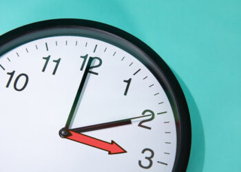 بدء العمل بالتوقيت الشتوي في الولايات المتحدة اعتباراً من يوم الأحد